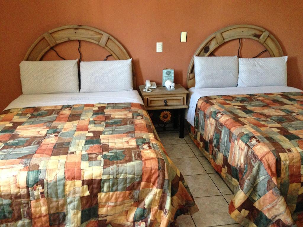 Hotel La Paz Guadalajara Kamer foto