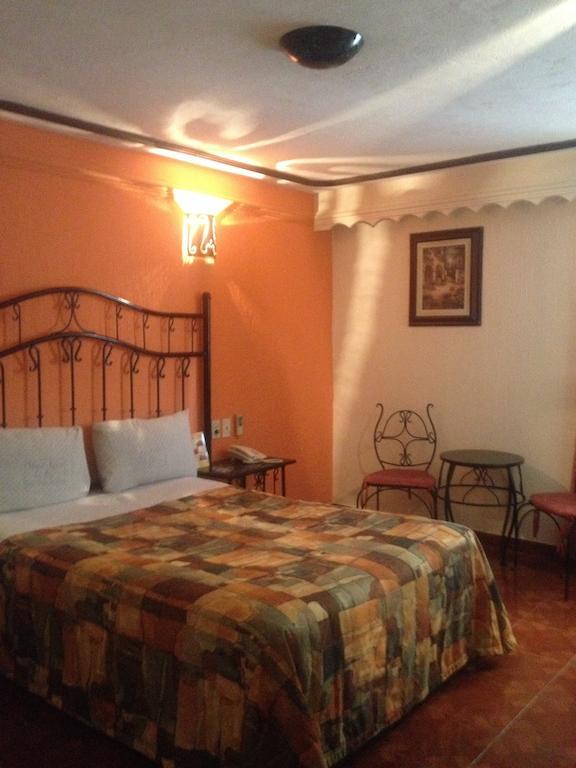 Hotel La Paz Guadalajara Kamer foto