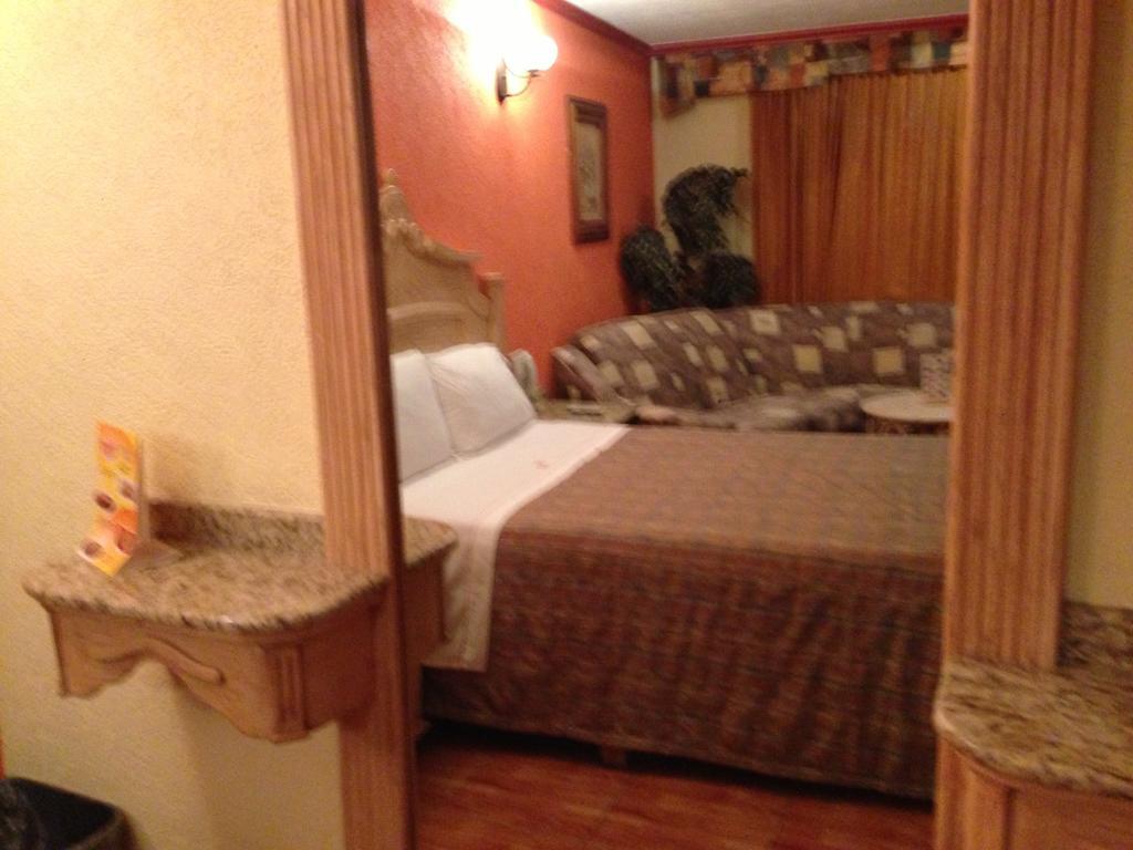 Hotel La Paz Guadalajara Buitenkant foto